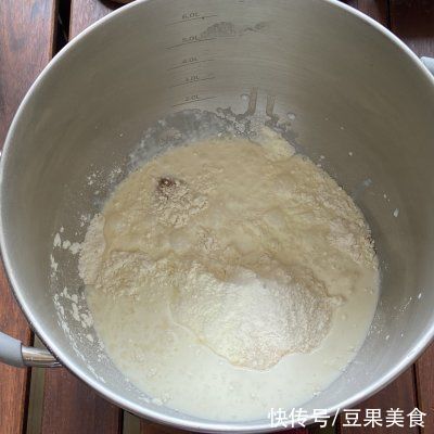 高糖酵母|#安佳马苏里拉芝士挑战赛# 零失败の肠仔包，深受小盆友喜爱