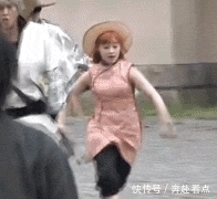 开春第一条裤子,烟管裤的正确打开方式,承包你的春季穿搭!