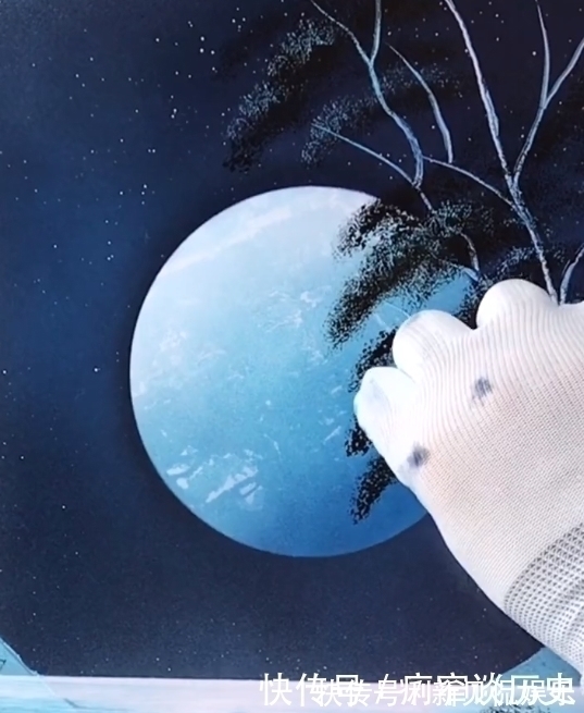 明月星空$美术生不用笔画明月星空,以为是开玩笑,看到成品疯狂打脸