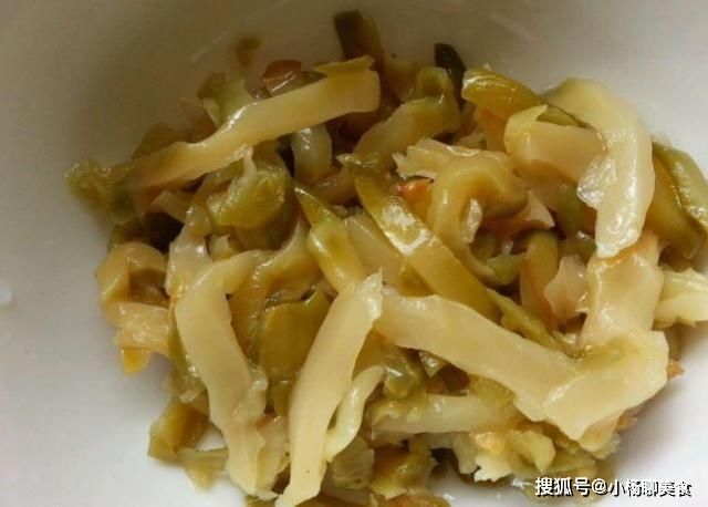喜欢吃榨菜吗？学会自己做，腌制两天就可以吃，简单又美味