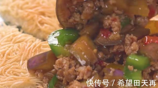 面条不一定要煮着吃,做成锅巴同样美味,脆嫩又鲜香,家人都爱吃!