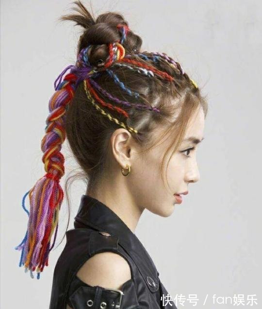 泡泡辫 日常的时尚发型,高丸子头温柔甜美很有少女感,这款值得尝试!