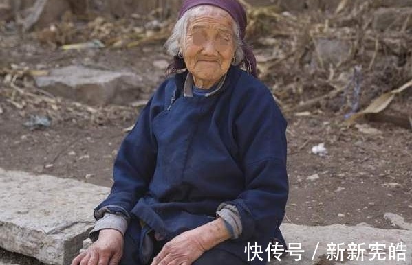 老人|70岁婆婆摔倒后骨折,营养师建议常吃2白喝1饮,骨龄年轻20岁