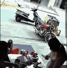 |搞笑GIF:你能不能快点儿 我快坚持不住了