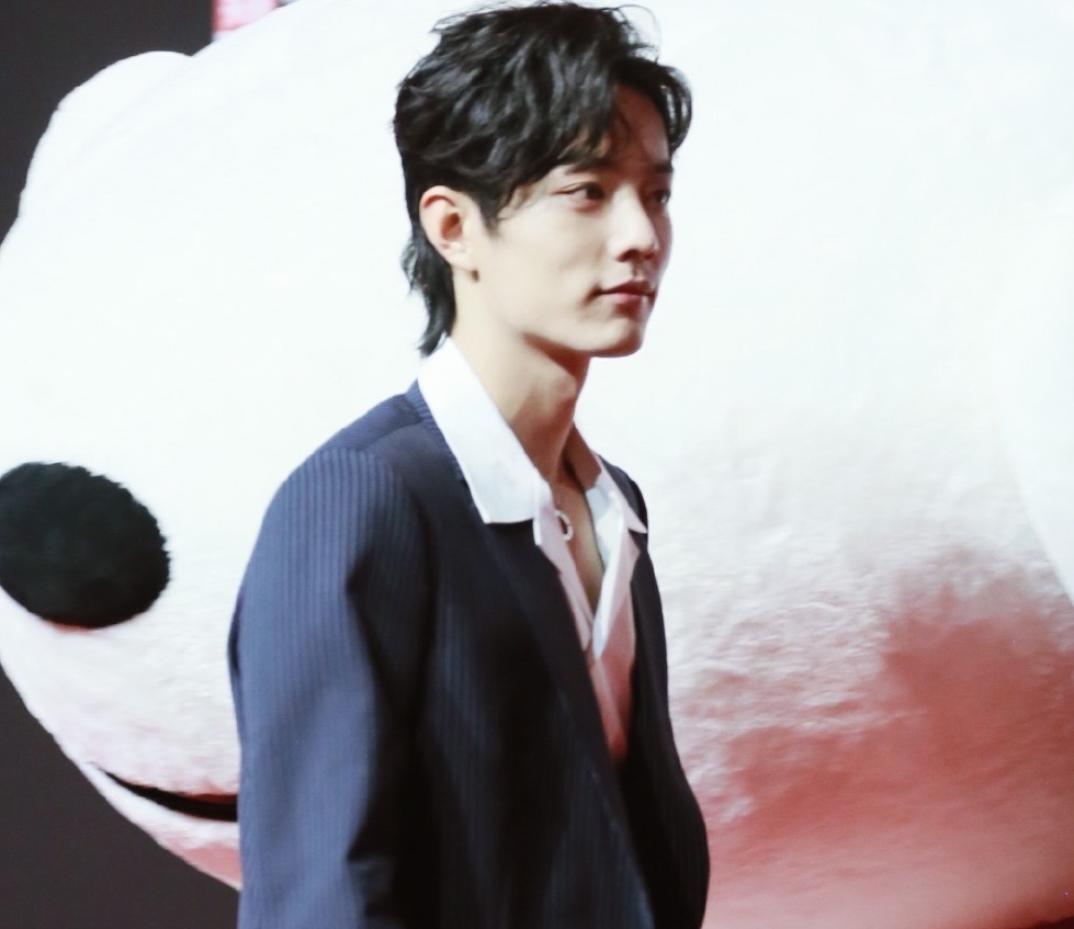 肖战连唱20遍歌嗓子变哑,在崩溃边缘想法“极端”,那英无所畏惧