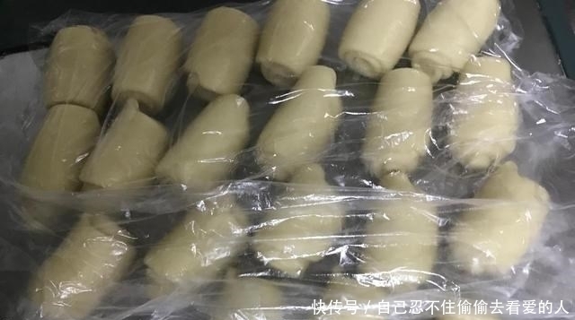 有面粉就能做，不发面，不醒面，层次分明，放3天还酥香掉渣