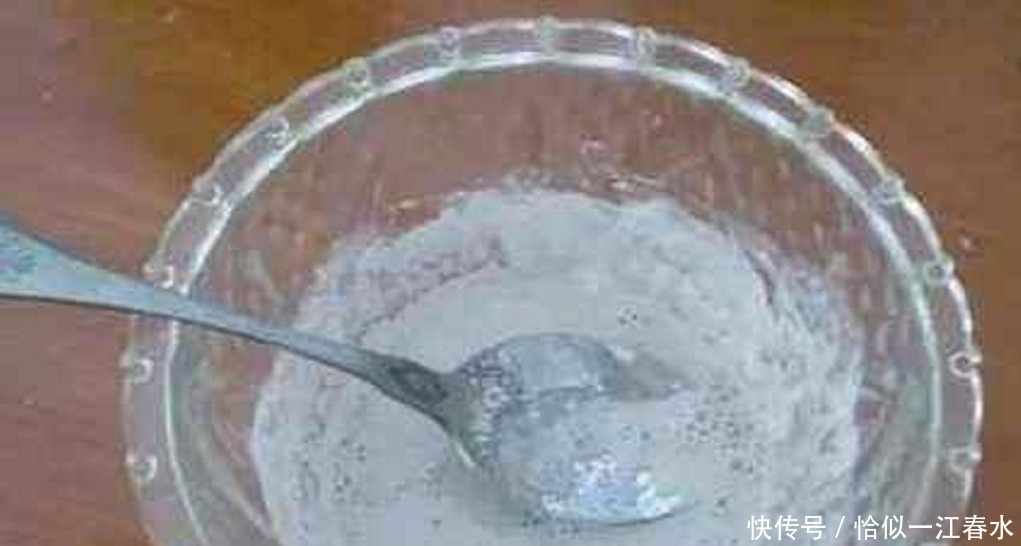 牙膏里添点“它”，敷脸一个月色斑消失不见，皮肤变得白皙又水润