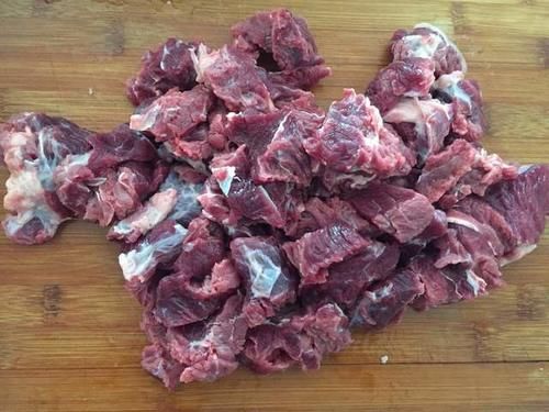 牛肉罩饼河北特色小吃，肉质肥美香醇，看着都能流口水