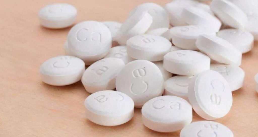 钙片|兄弟俩一个天天吃钙片,一个天天喝牛奶,5年后成最萌身高差