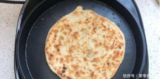 实惠|葱油饼这样做,美味好吃又实惠,主要是做法简单