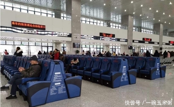 门道|车站的按摩椅没几个人付费,商家却稳赚不赔,背后有什么门道?