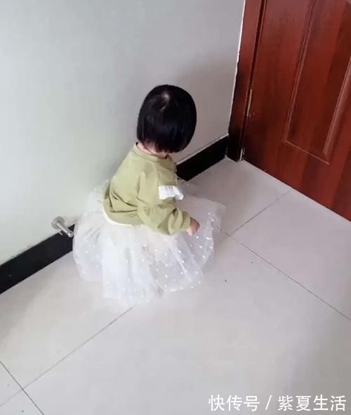 妈妈|女儿不小心暴露爸爸“私房钱”,吓得找妈妈,网友笑翻这小棉袄漏风