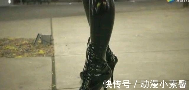 束缚感|胶衣Cos弊端这么多,喜欢穿胶衣的都是哪些人?主要有三类