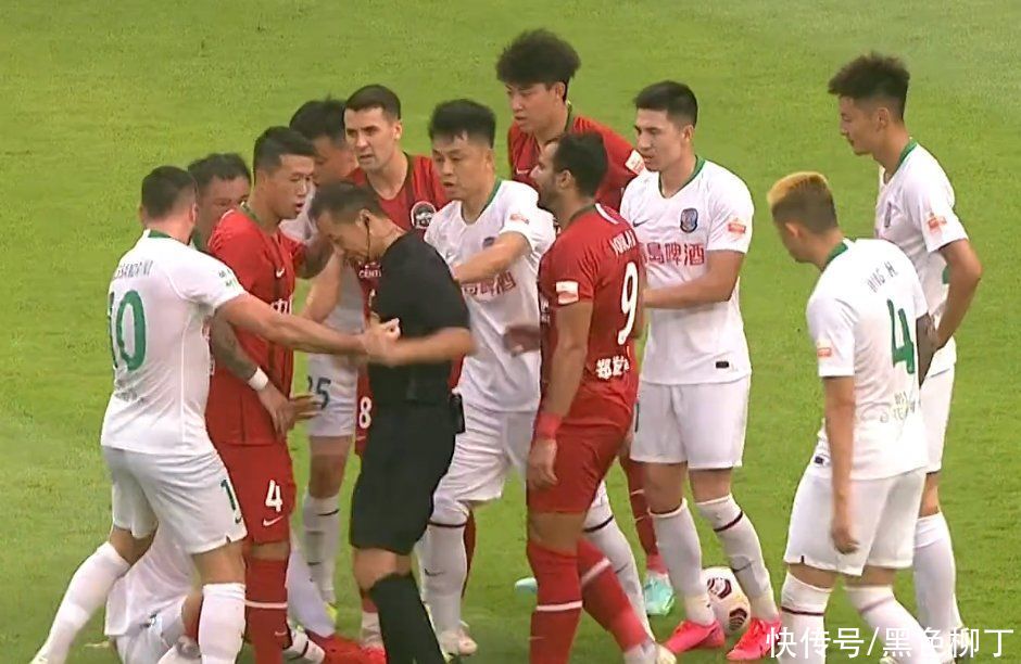 戴琳|马赛回旋变蹬踏！中超名场面：知名“恶人”染红，双方险酿冲突