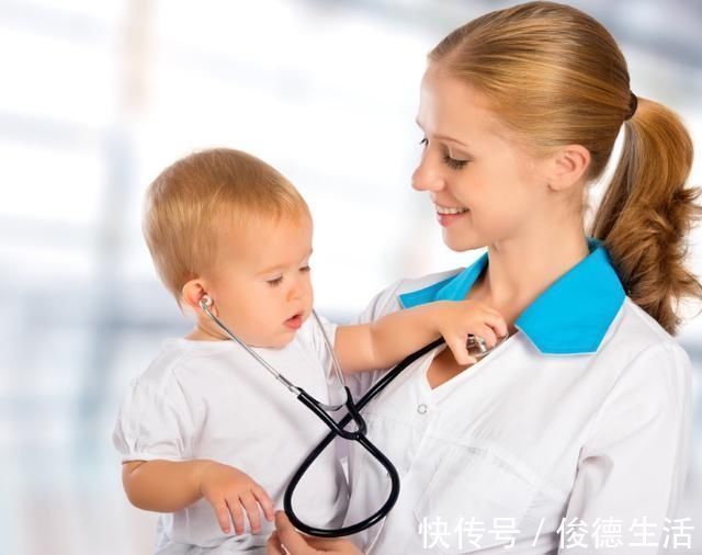 发烧|宝宝高烧39度8,宝妈用酒精降温?医生:烧再高也别用酒精