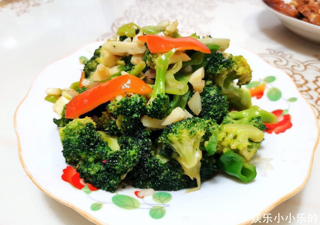 晒北方三线城市的年夜饭,9口人13道菜,网友:一看就是北方人