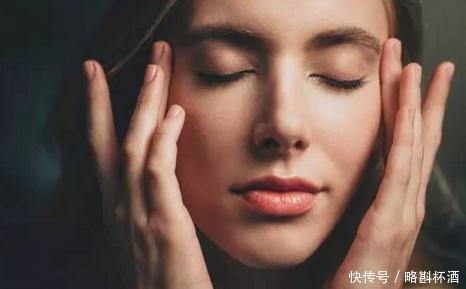 当心|成人经常流口水,要当心有可能是脾虚,教你一招能消除