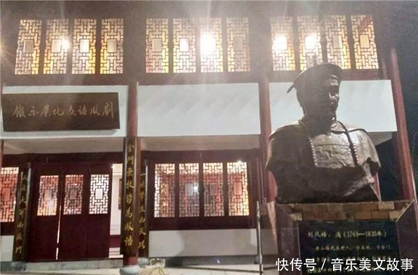 乾隆见考生太丑,便出一上联刁难,对出下联后龙颜大悦,点为探花