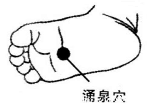 脸色发黄|脾虚是百病之源,当脸上出现3个表现,2招养好脾胃,促进健康