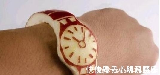 语言|孩子碰坏同学“苹果”手表,家长赶忙拿钱赔偿,对方家长:不用赔