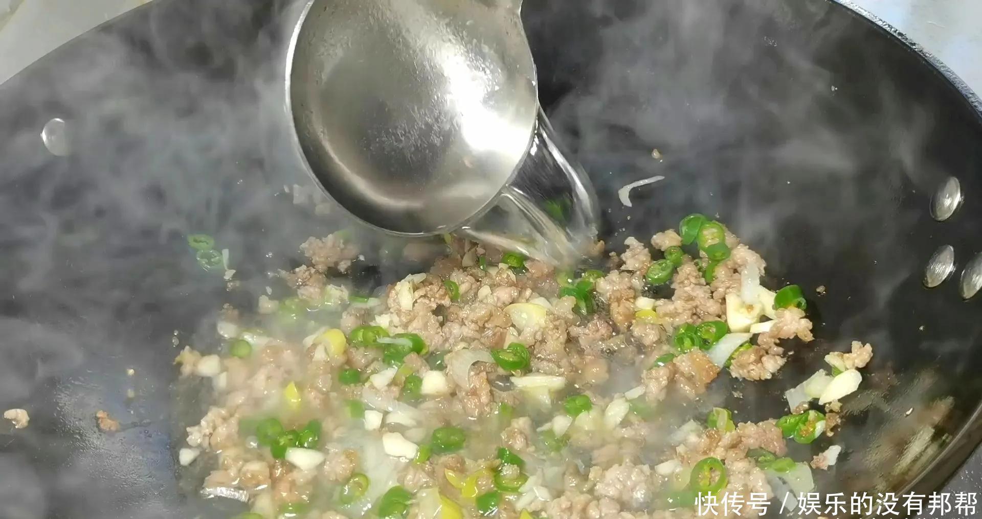 豆腐的新做法,不油不腻,鲜香滑嫩,大人孩子都爱吃