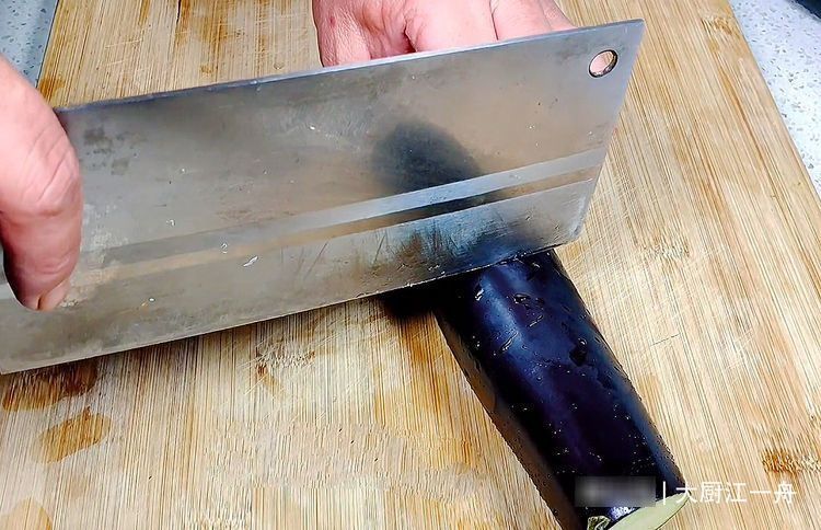 小米辣|蒸茄子，切记不要直接上锅蒸，多加1步，鲜嫩入味不变色，真解馋