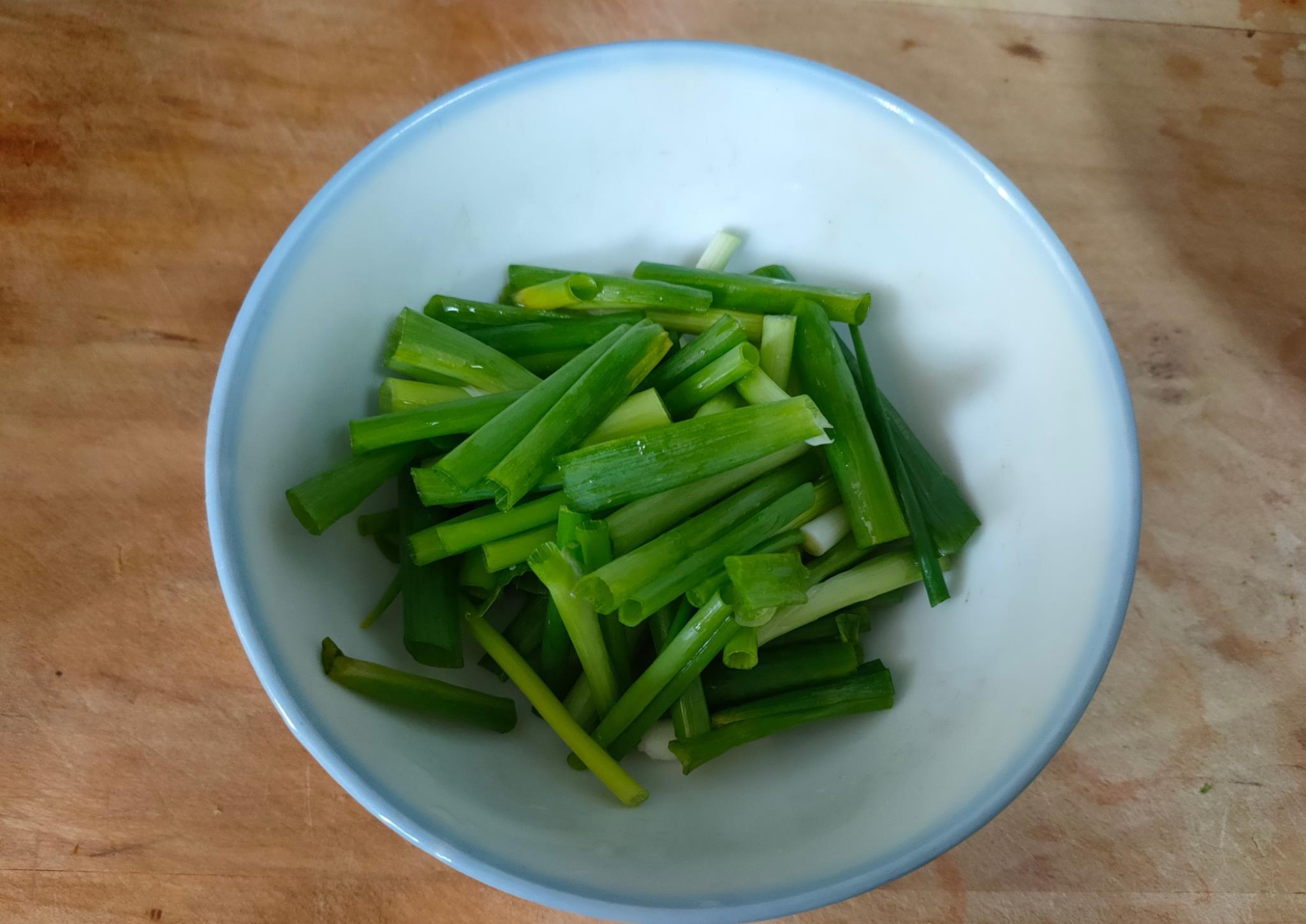 黄黄|炒茄子时，别只会加肉，用2样食材调味，茄子不吸油更好吃