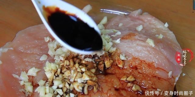 鸡胸肉别再水煮了,教你秘制做法,鲜嫩多汁,肉香四溢,比猪肉香