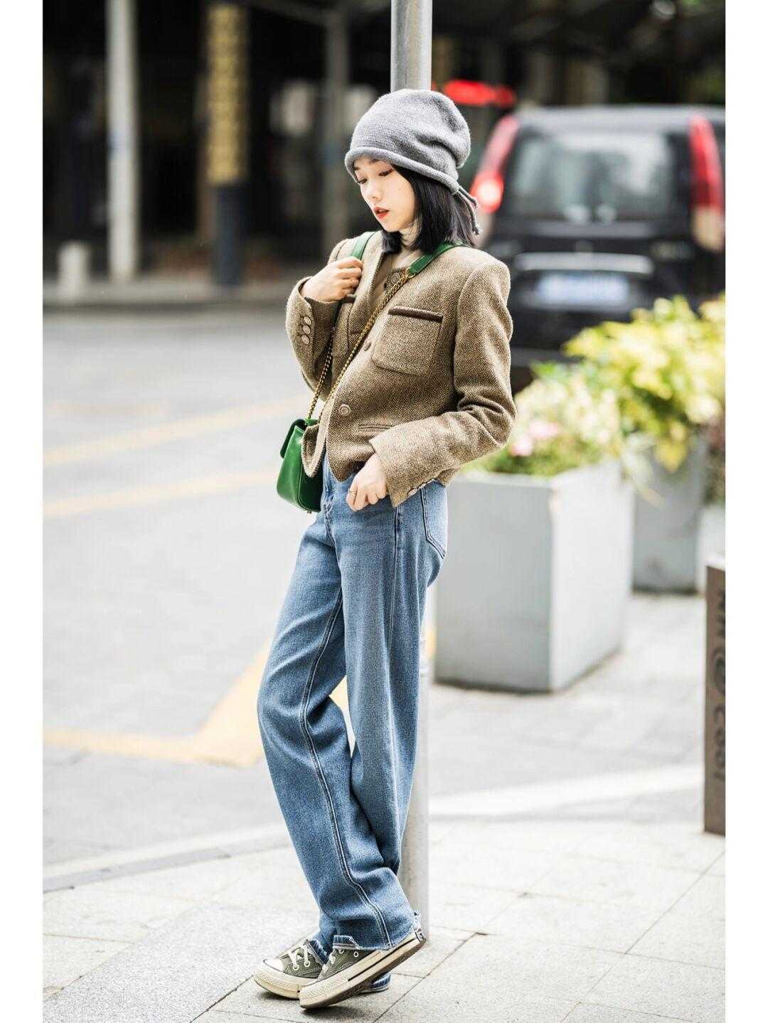 毛呢 开春外套别乱选,码住牛仔外套和小香风外套,青春减龄又有气质
