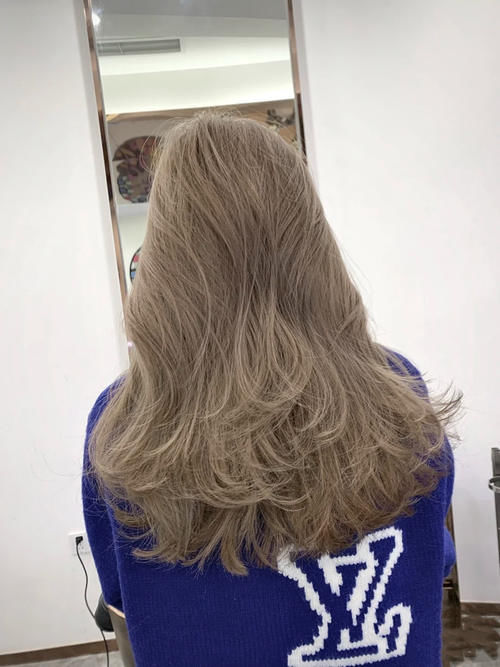 看一眼就会迷上的发色，温柔显气质又美丽动人，显白又好看