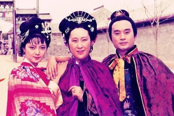 贾琏|贾琏为何对宝钗视而不见,却对黛玉如亲妹妹