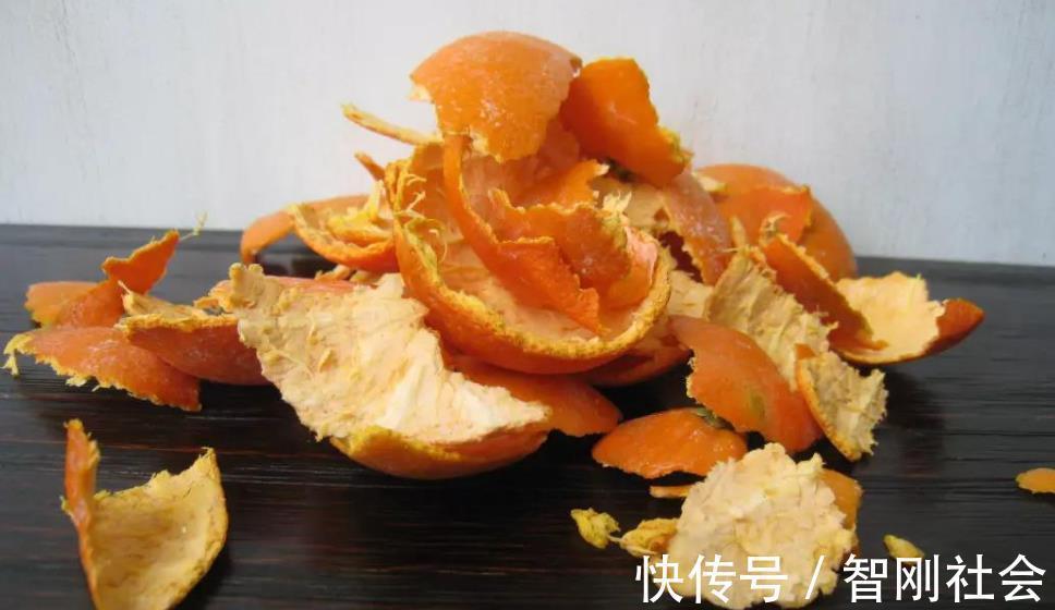 家里的橘子皮不要扔，用它养花有3种“妙用”，让植物叶绿花多！