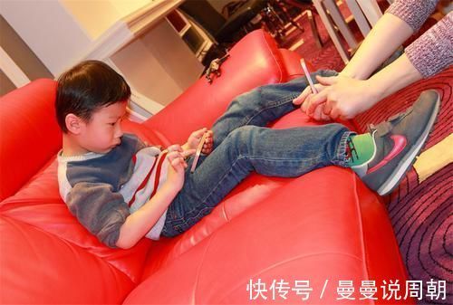 黄段子|“天天玩手机”的孩子,和“从不玩手机”的孩子,差距一眼能分辨