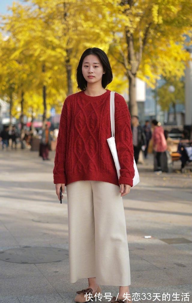 搭配 女人再懒也少用阔腿裤配卫衣,现流行“毛衣+阔腿裤”,保暖好看!