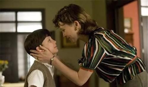 东东|“妈妈,我就玩几分钟”,家长的两种回应,成就了两种不同的人生