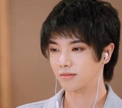 華晨宇咖位到底有多大聽到90后“歌神”對他的稱呼，一般人真不敢用