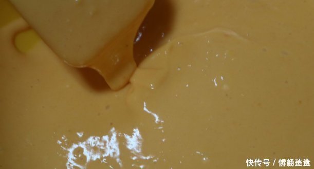 低脂的百香果戚风蛋糕,酸甜可口而又柔软,可按需求调整口味