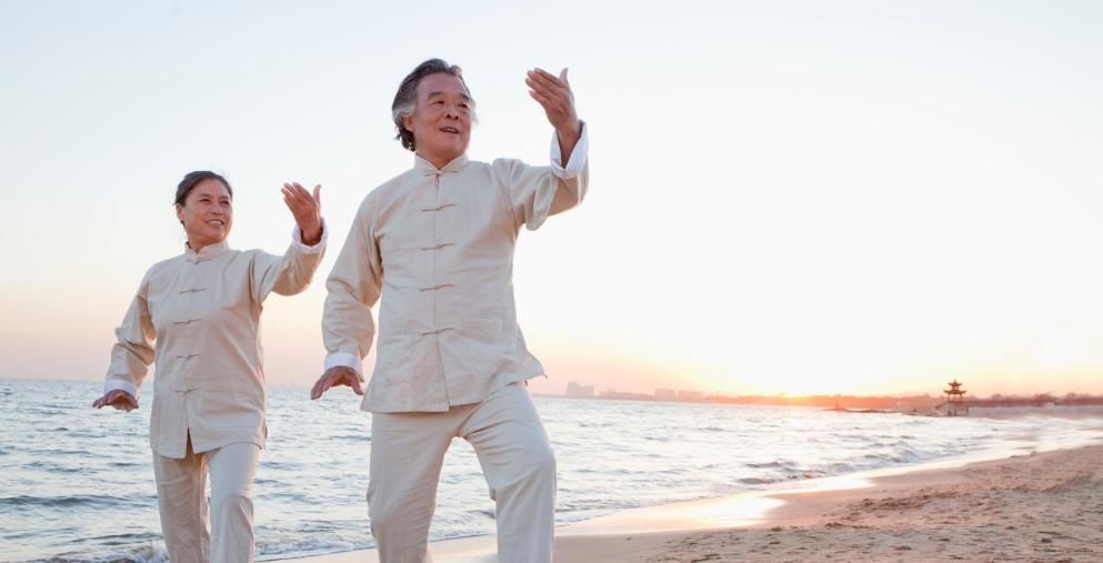 怎样做才算科学养生?百岁长寿老人给出的4个建议,让你受益匪浅