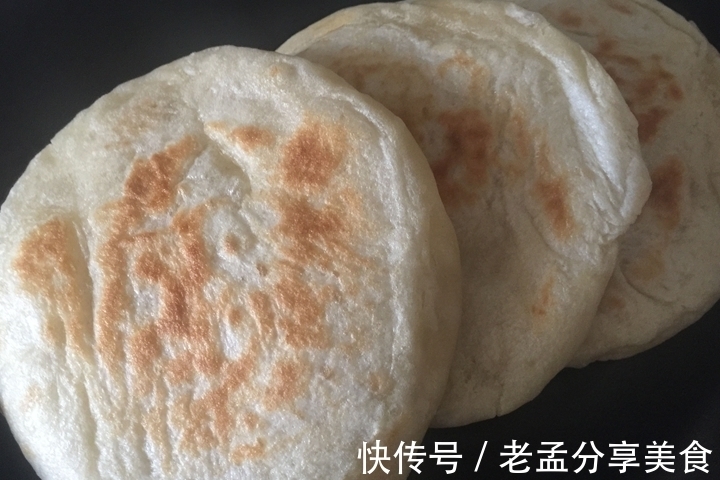 晚上用筷子搅一搅和好面,早上十多分钟暄腾腾的早餐鸡蛋饼上桌