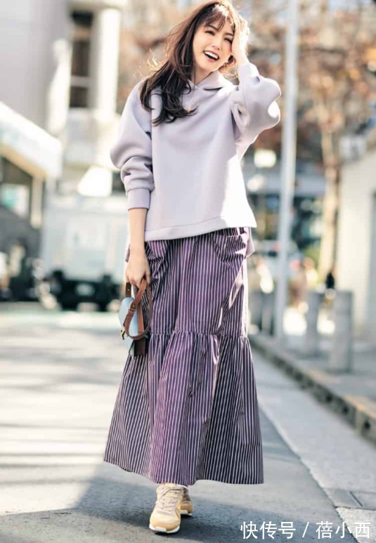半身裙|秋天穿裙子,选对款式才是关键!试试下面这几组搭配,显瘦还时髦