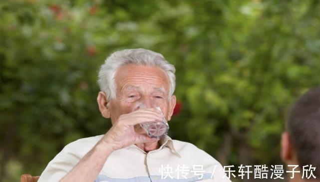 血脂|多位心血管专家联合声明睡前常喝“1水”,血液迟早“粘如粥”