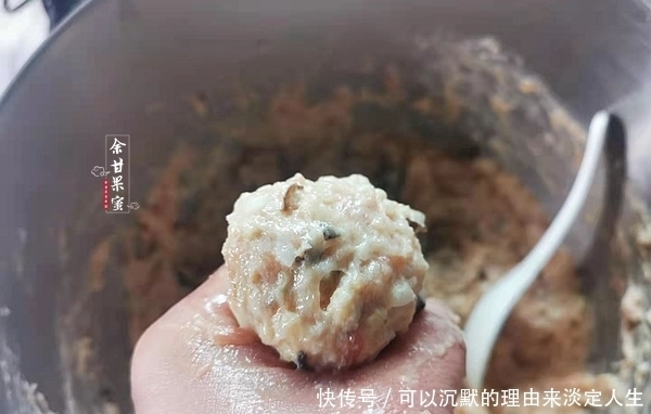 咱家年夜饭都有肉丸,多加这两种食材,鲜香味美不腻人,好香