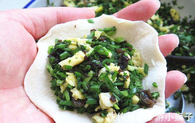 面食我家就爱这样做,馅料鲜美营养,外壳金黄焦香,总吃不够