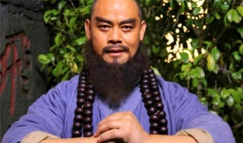 忠义$水浒传中谁是真正的伪君子?并非宋江,此人看似忠义实则真小人