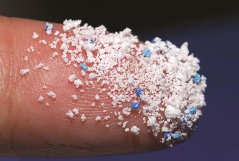 家长|家长冲奶粉的方式错了,相当于给娃喝“微塑料”,你是否做过