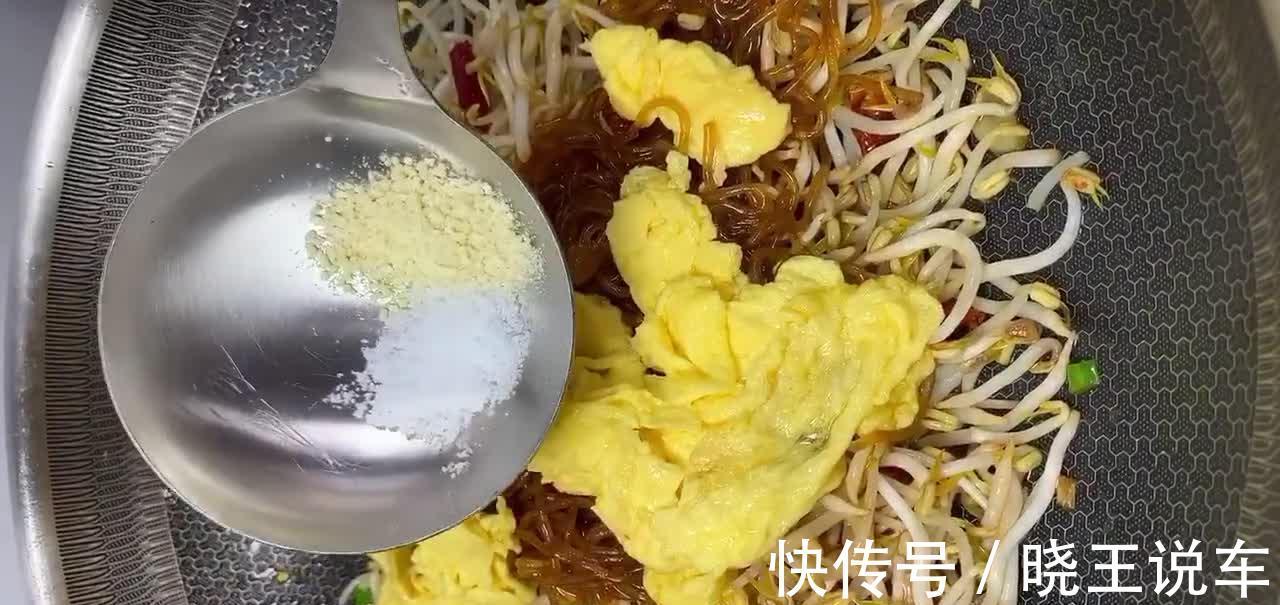 豆芽怎么做好吃？试试家常版炒合菜，鲜香味美酥脆诱人