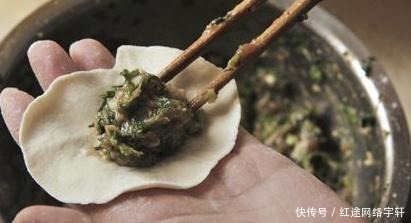  饺子|调饺子馅是放生油还是熟油？可能多数人放错了，难怪饺子不好吃