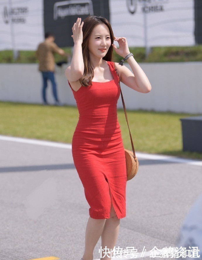 裙子 谁说穿大红色就不香了裙子越“红”,显得自己越有魅力