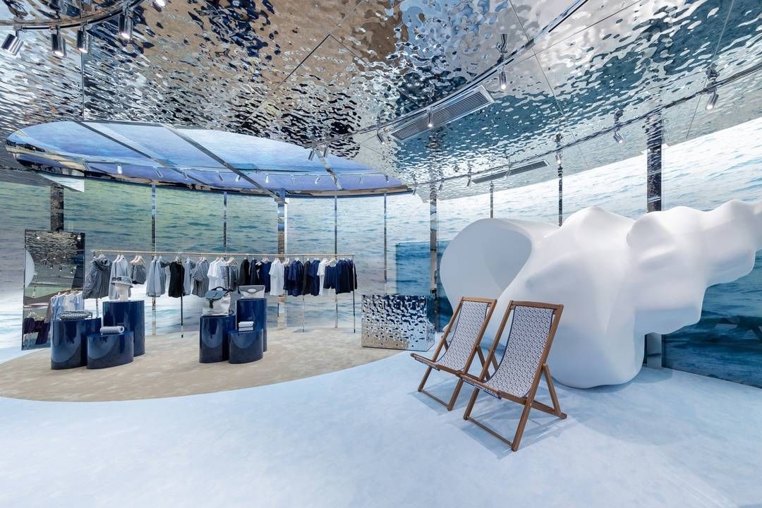 Burberry呈现TB夏季专属标识主题限时店，瑞士腕表7月对中国出口量增长超70%|购时髦 | infinity