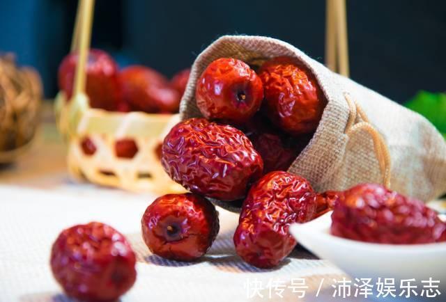 红枣干|红枣“干吃”和“泡水”,哪个更好营养师说出答案,你吃对了吗